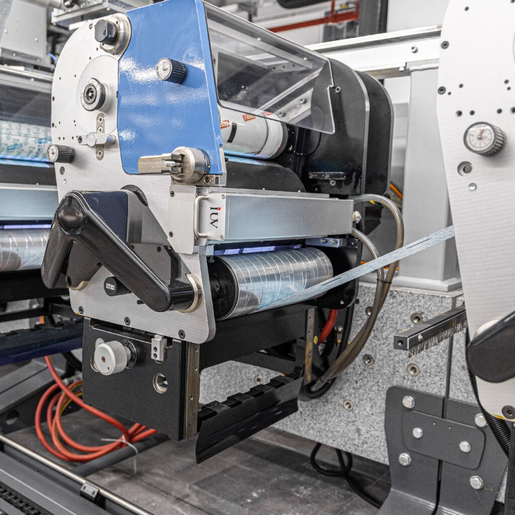 UV-härtende Systeme für den Etikettendruck Höhere Geschwindigkeit und Stabilität