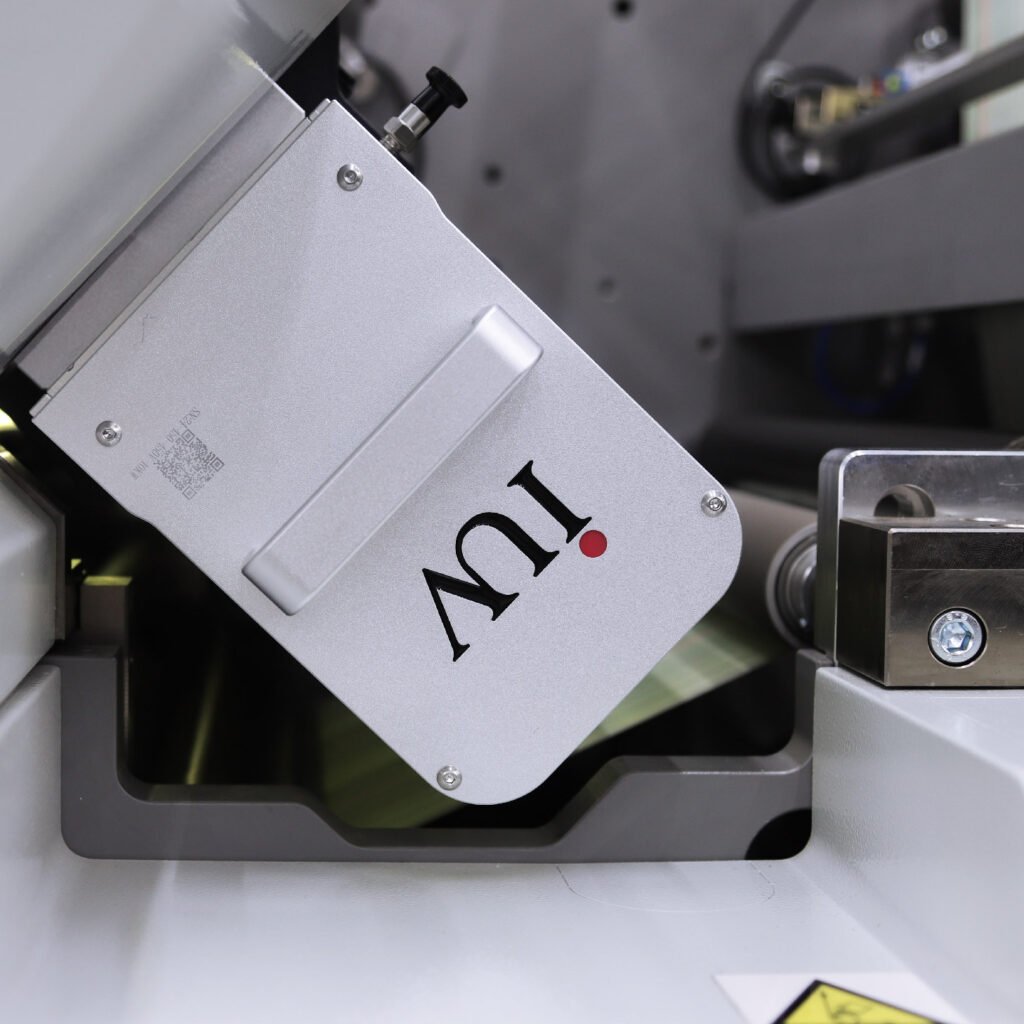 UV-härtende Systeme im Offsetdruck Glänzende Ergebnisse ohne lange Trocknungszeiten