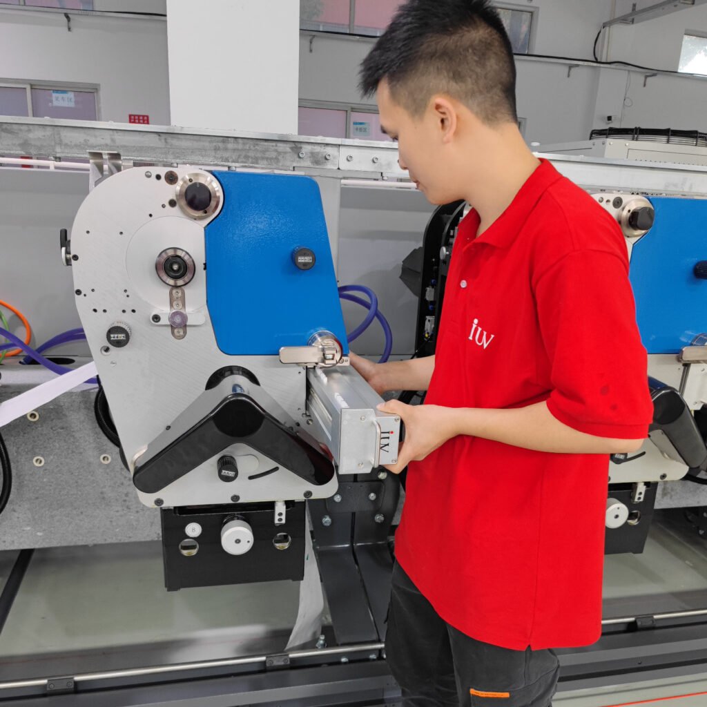 Wie UV-härtende Systeme die Materialvielfalt im Verpackungsdruck erweitern