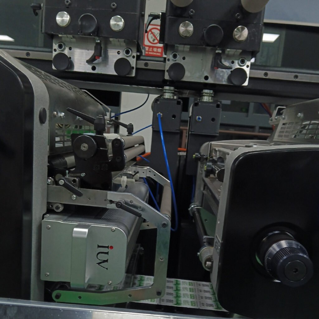 Höhere Farbbrillanz und sofortige Trocknung durch LED-härtenden Flexodruck