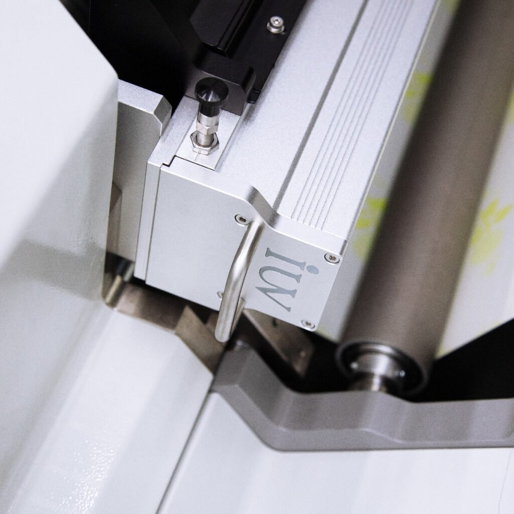 UV-härtender Etikettendruck Effiziente Produktion mit maximaler Farbbrillanz