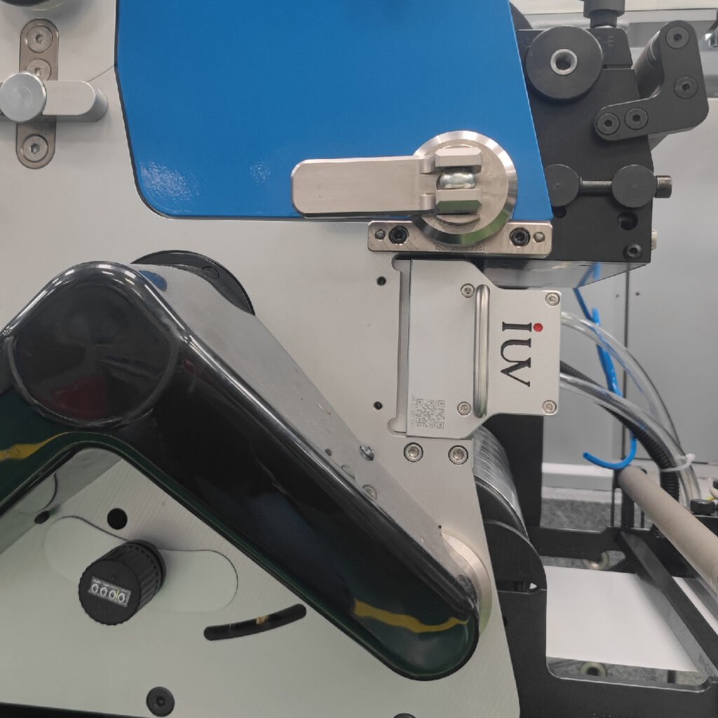 Inline-Optimierung Automatisierte UV-Härtung für flexible und digitale Etikettenproduktion