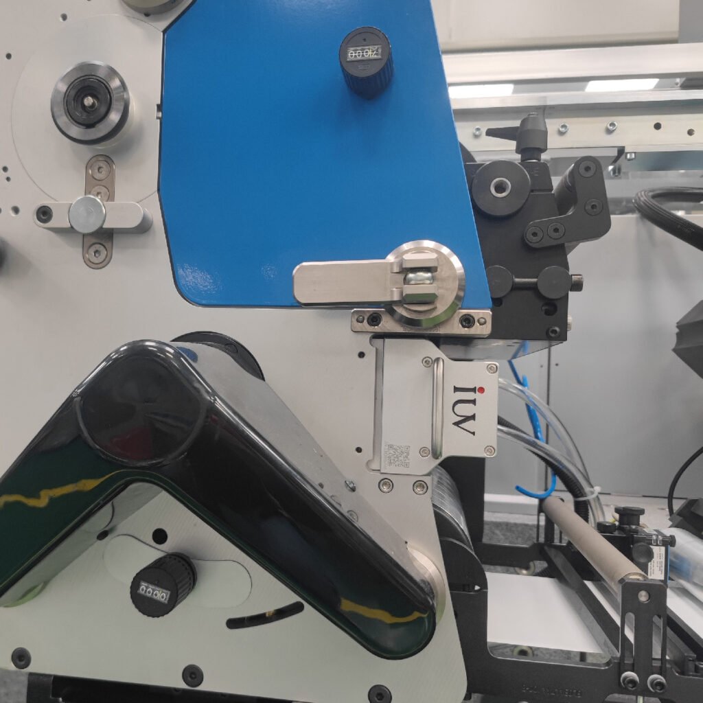 Kontinuierliche UV-Beschichtungsproduktion für Hochgeschwindigkeits-Etikettendruck