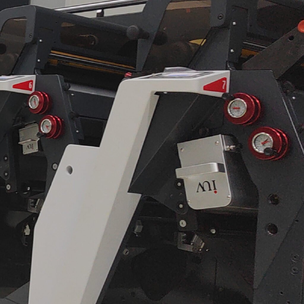 Modernste LED Aushärtungssysteme für gleichmäßige UV-Härtung und brillante Farben