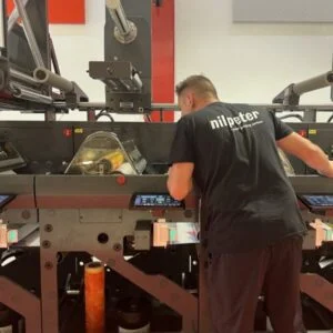 Nilpeter-Druckmaschinen mit LED-UV-Systemen Qualität und Geschwindigkeit im Fokus