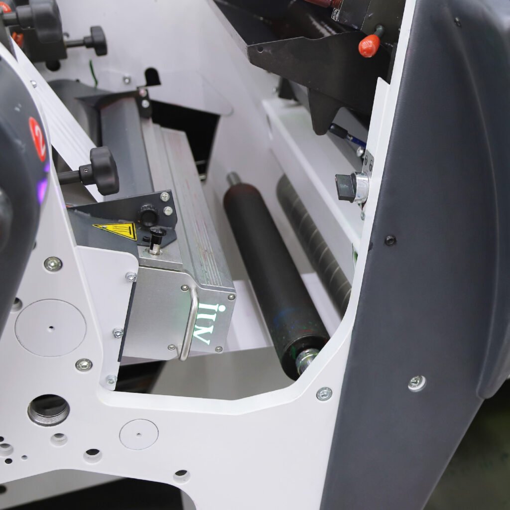 UV-LED-Härtungssysteme für Hybrid-Druckmaschinen Maximale Flexibilität