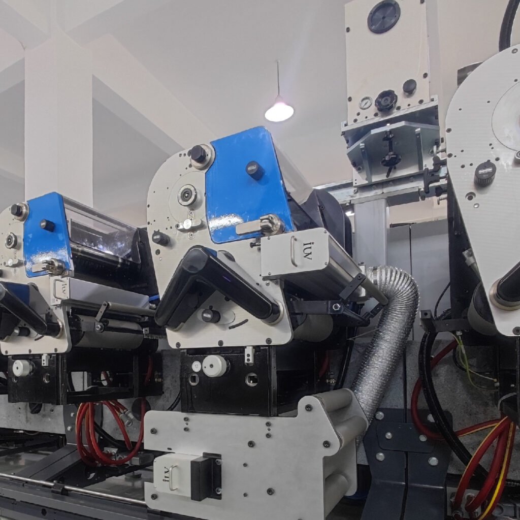 Flexodruckmaschinen aufrüsten LED-UV-Technologie für höhere Geschwindigkeit und geringere Kosten