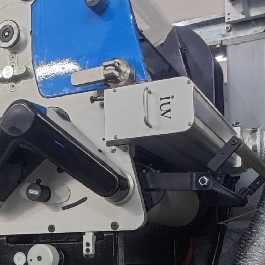 LED-UV-Nachrüstung für Flexodruckmaschinen Schnellere Aushärtung bei niedrigem Energiebedarf