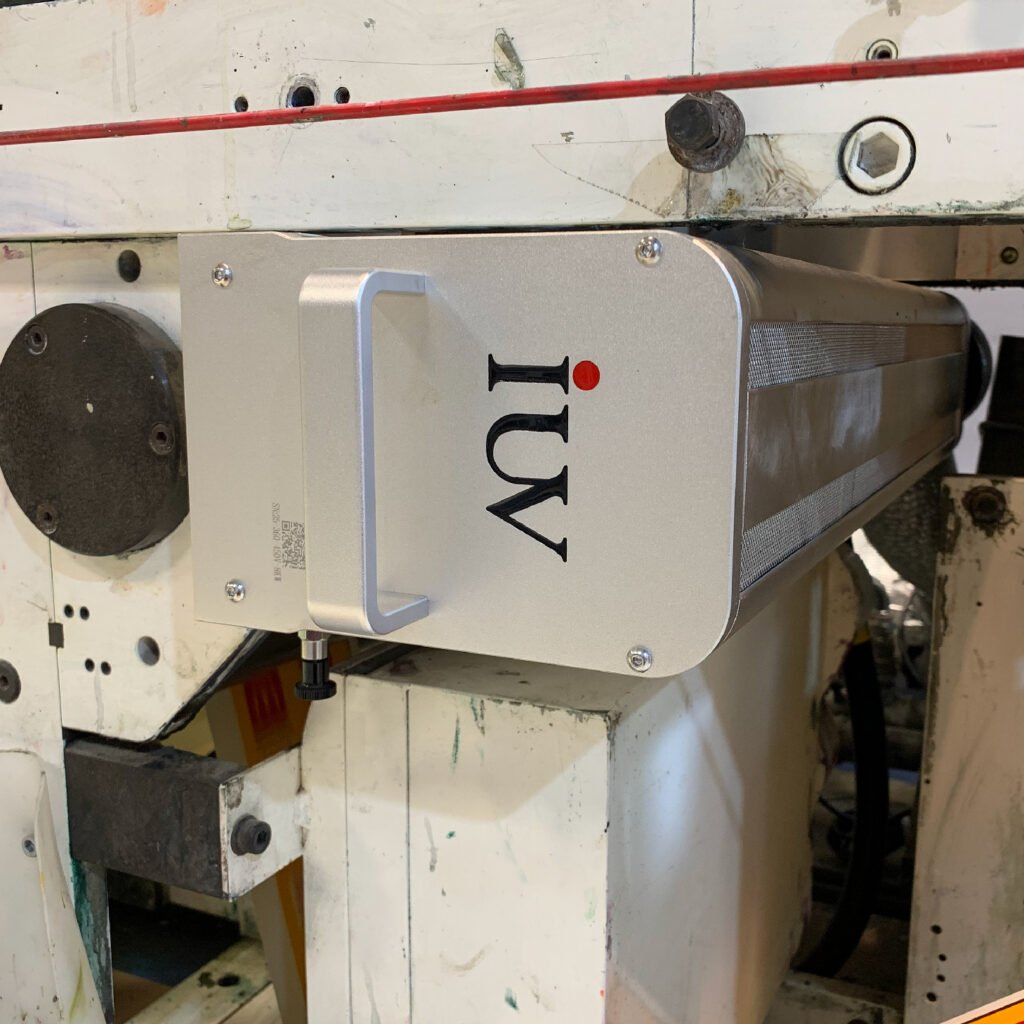 Technische Analyse UV-Dosis, Intensität und Belichtungszeit im Schmalbahn-Etikettendruck