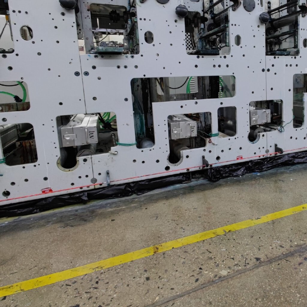 Nachrüstung von Hybrid-Härtungssystemen Integration von UV- und LED-Technologie in bestehende Schmalbahn-Druckmaschinen