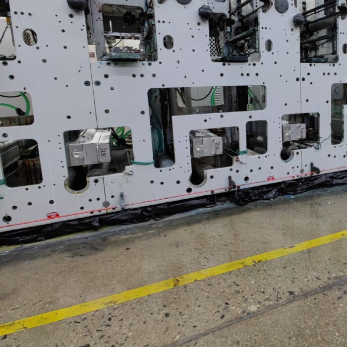 Nachrüstung von Hybrid-Härtungssystemen Integration von UV- und LED-Technologie in bestehende Schmalbahn-Druckmaschinen