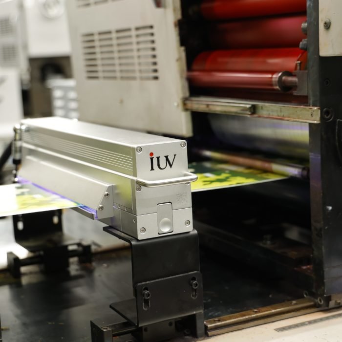 Integration von UV-LED-Härtungssystemen in bestehende Drucklinien ...