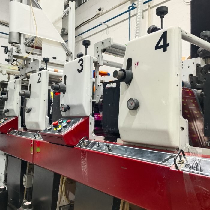 Les avantages techniques des systèmes UV LED dans l’impression à bande étroite