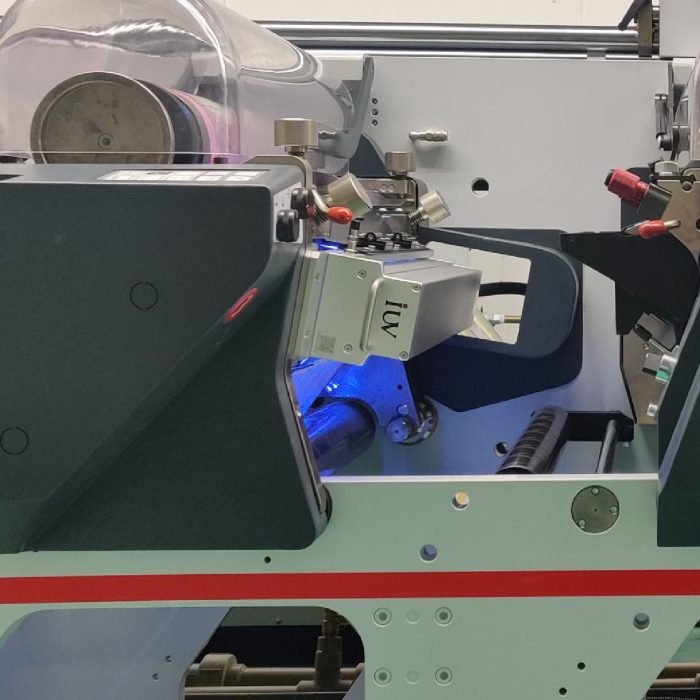 Präzision und Geschwindigkeit Vorteile der LED Aushärtung in der Schmalbahnproduktion