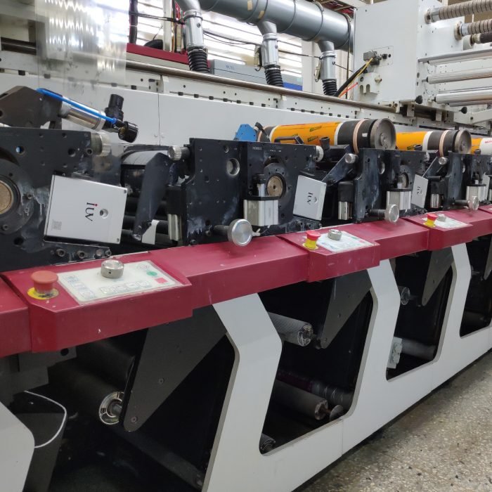 Schmalbahndruck und UV-härtende Systeme Maximale Flexibilität bei kleineren Auflagen