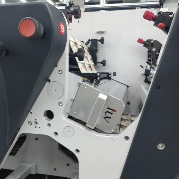 Schnellere Rüstzeiten im Etikettendruck dank UV-LED-Härtungstechnologie